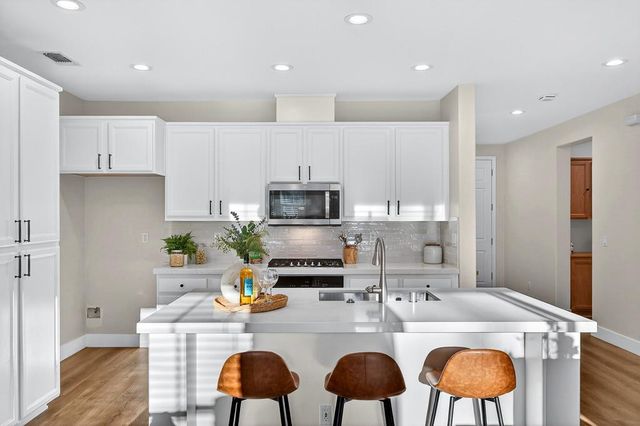 1214 Darling Way, Folsom, CA 95630