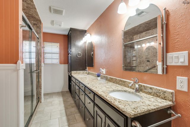 1608 YUCCA STREET, Iowa Park, TX 76367