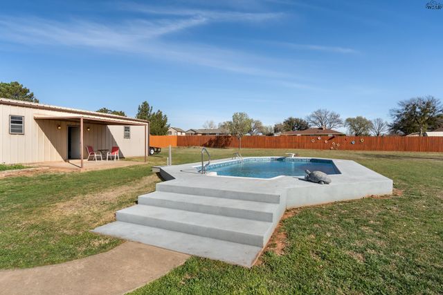 1608 YUCCA STREET, Iowa Park, TX 76367