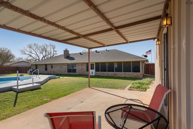 1608 YUCCA STREET, Iowa Park, TX 76367