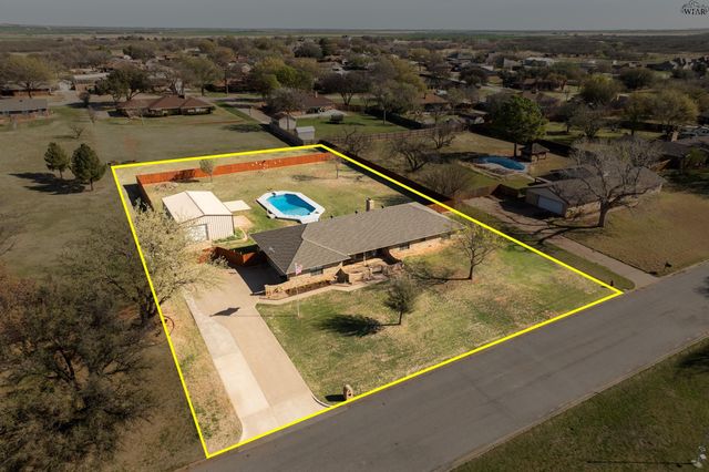 1608 YUCCA STREET, Iowa Park, TX 76367
