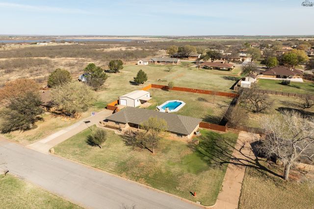 1608 YUCCA STREET, Iowa Park, TX 76367