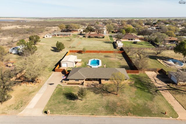 1608 YUCCA STREET, Iowa Park, TX 76367