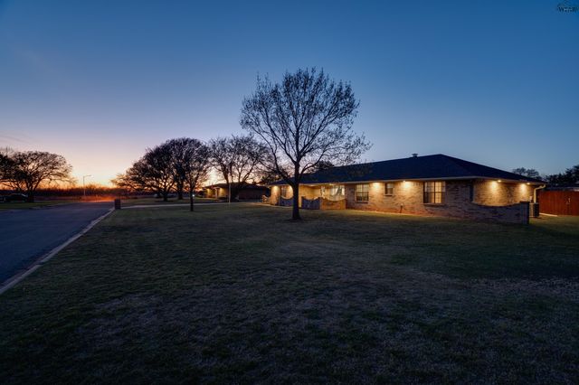 1608 YUCCA STREET, Iowa Park, TX 76367