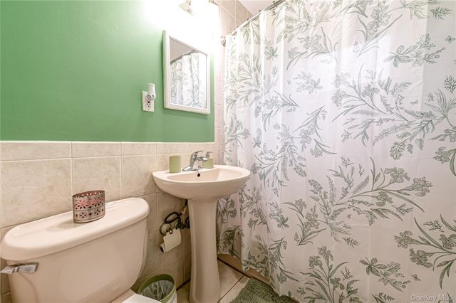 19 Fairview Place, Hauppauge, NY 11788