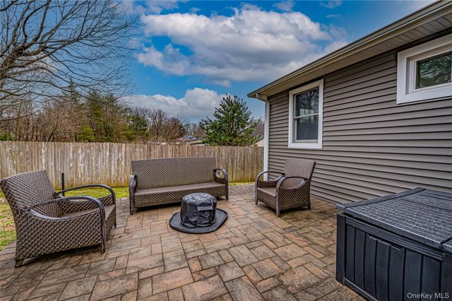 19 Fairview Place, Hauppauge, NY 11788