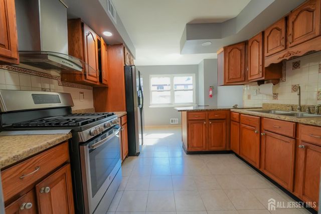 1308 Merrywood Drive, Edison, NJ 08817