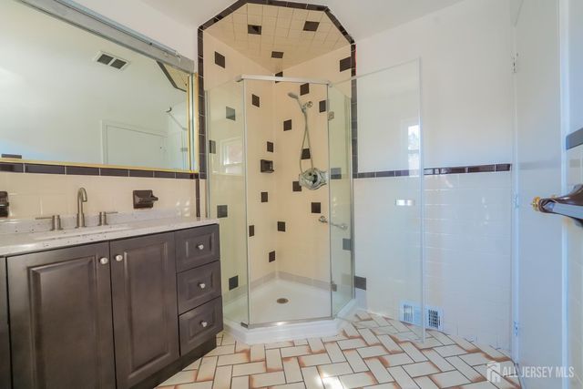 1308 Merrywood Drive, Edison, NJ 08817