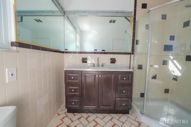 1308 Merrywood Drive, Edison, NJ 08817