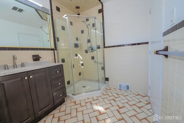 1308 Merrywood Drive, Edison, NJ 08817