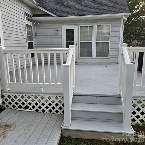 4022 Meadowview Hills Drive, Charlotte, NC 28269
