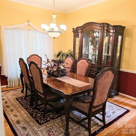 4022 Meadowview Hills Drive, Charlotte, NC 28269