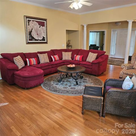 4022 Meadowview Hills Drive, Charlotte, NC 28269