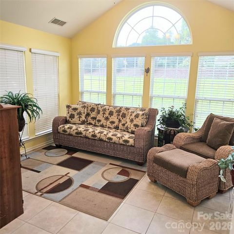 4022 Meadowview Hills Drive, Charlotte, NC 28269