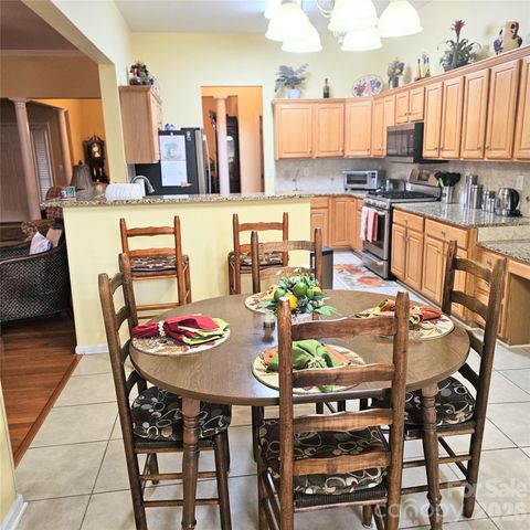 4022 Meadowview Hills Drive, Charlotte, NC 28269