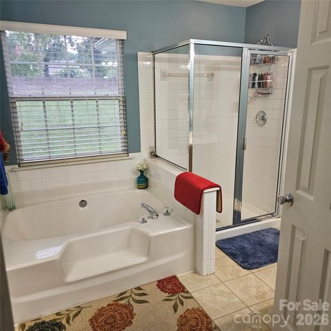 4022 Meadowview Hills Drive, Charlotte, NC 28269
