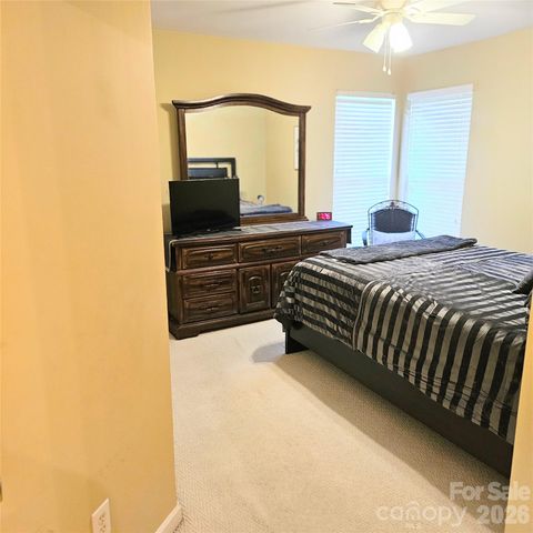 4022 Meadowview Hills Drive, Charlotte, NC 28269