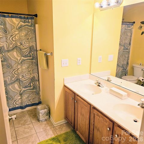 4022 Meadowview Hills Drive, Charlotte, NC 28269