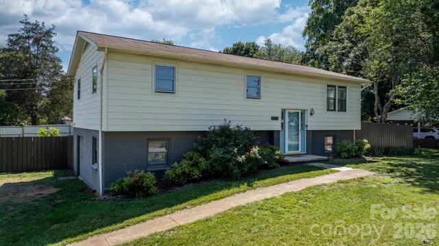 5208 W Piedmont Circle, Conover, NC 28613