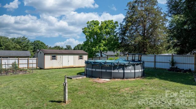 5208 W Piedmont Circle, Conover, NC 28613