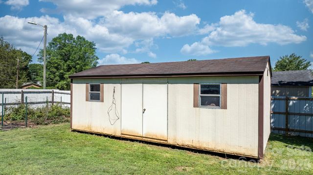 5208 W Piedmont Circle, Conover, NC 28613