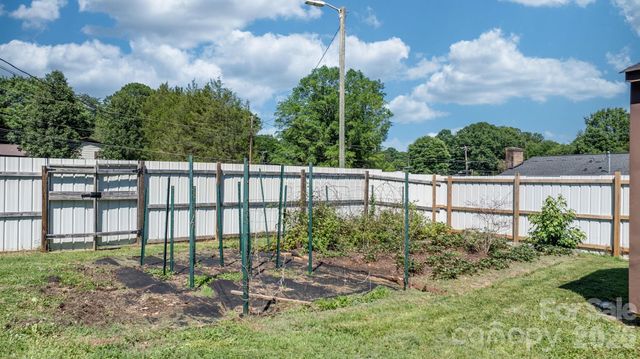 5208 W Piedmont Circle, Conover, NC 28613