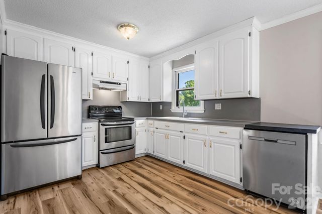 5208 W Piedmont Circle, Conover, NC 28613