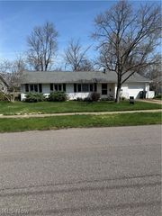 112 Meadow Drive, Berea, OH 44017