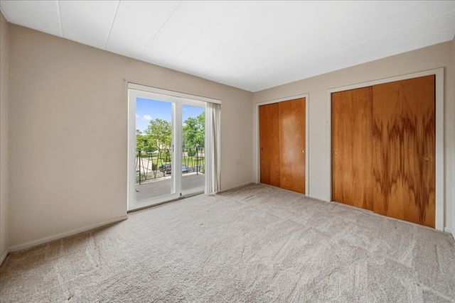 5300 Walnut Avenue 19C, Downers Grove, IL 60515