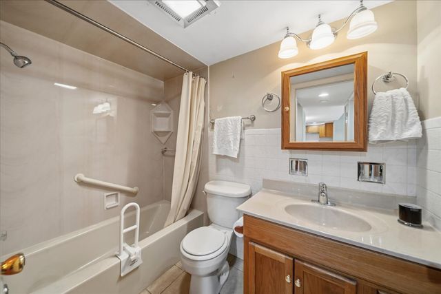 5300 Walnut Avenue 19C, Downers Grove, IL 60515