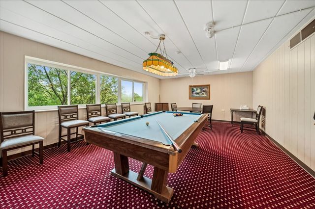 5300 Walnut Avenue 19C, Downers Grove, IL 60515