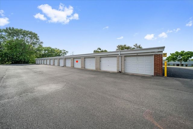 5300 Walnut Avenue 19C, Downers Grove, IL 60515