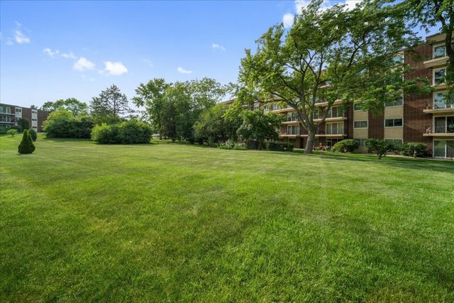 5300 Walnut Avenue 19C, Downers Grove, IL 60515