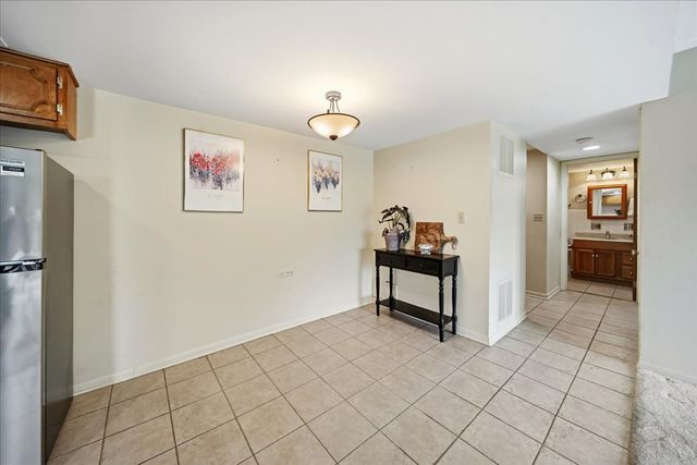 5300 Walnut Avenue 19C, Downers Grove, IL 60515