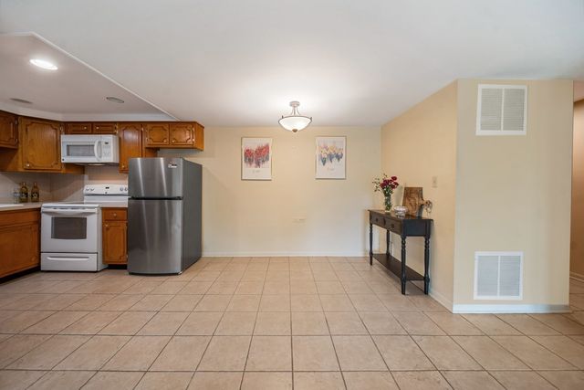 5300 Walnut Avenue 19C, Downers Grove, IL 60515