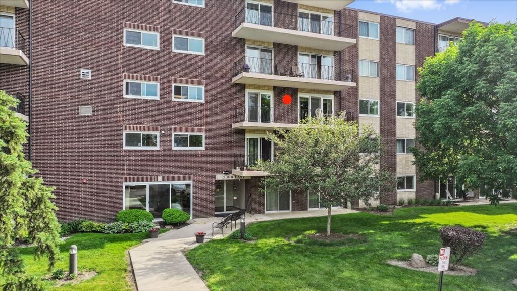 5300 Walnut Avenue 19C, Downers Grove, IL 60515