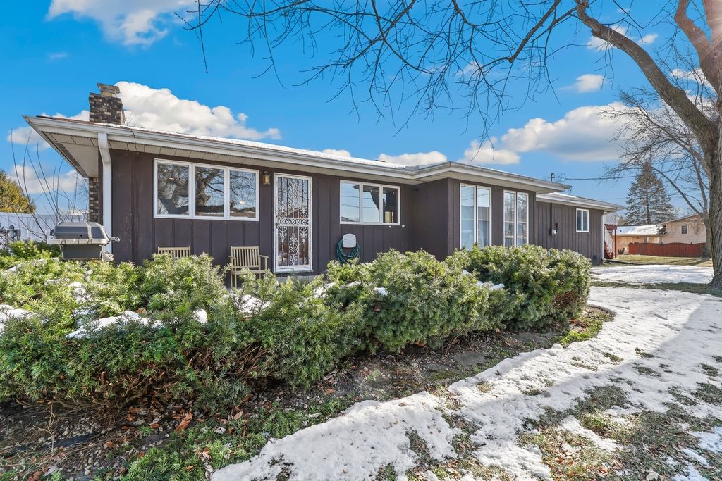 6430 Ellsworth Place, Merrillville, IN 46410