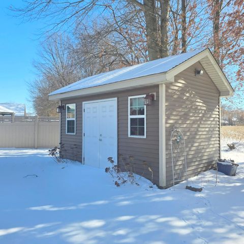 4221 Westwood Lane S, Chesterton, IN 46304