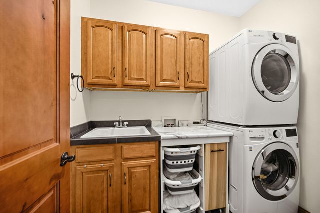 4221 Westwood Lane S, Chesterton, IN 46304