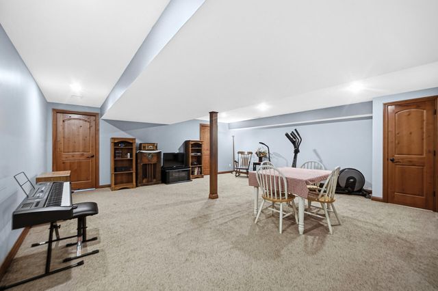 4221 Westwood Lane S, Chesterton, IN 46304