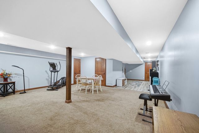 4221 Westwood Lane S, Chesterton, IN 46304