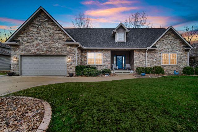 4221 Westwood Lane S, Chesterton, IN 46304