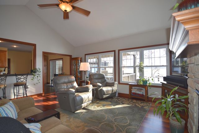 4221 Westwood Lane S, Chesterton, IN 46304