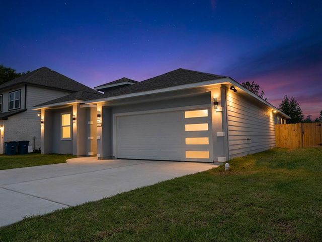 1055 Road 5203, Cleveland, TX 77327
