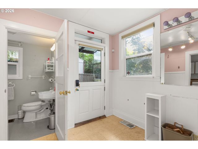 1516 Se 43RD Ave, Portland, OR 97215