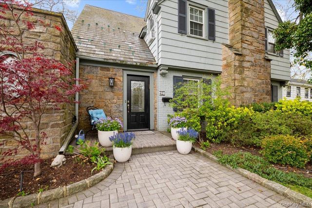 421 Broadway, Lawrence, NY 11559
