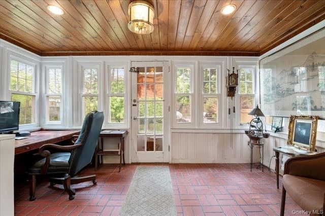 421 Broadway, Lawrence, NY 11559