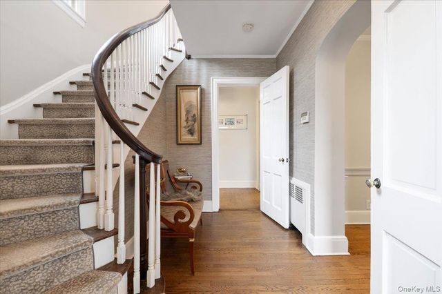 421 Broadway, Lawrence, NY 11559