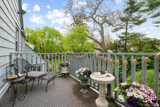 421 Broadway, Lawrence, NY 11559