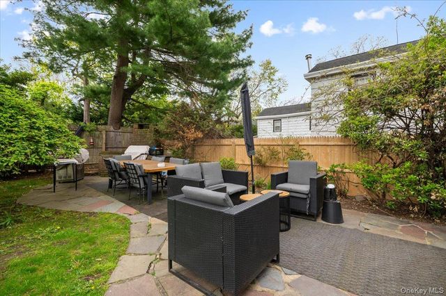421 Broadway, Lawrence, NY 11559